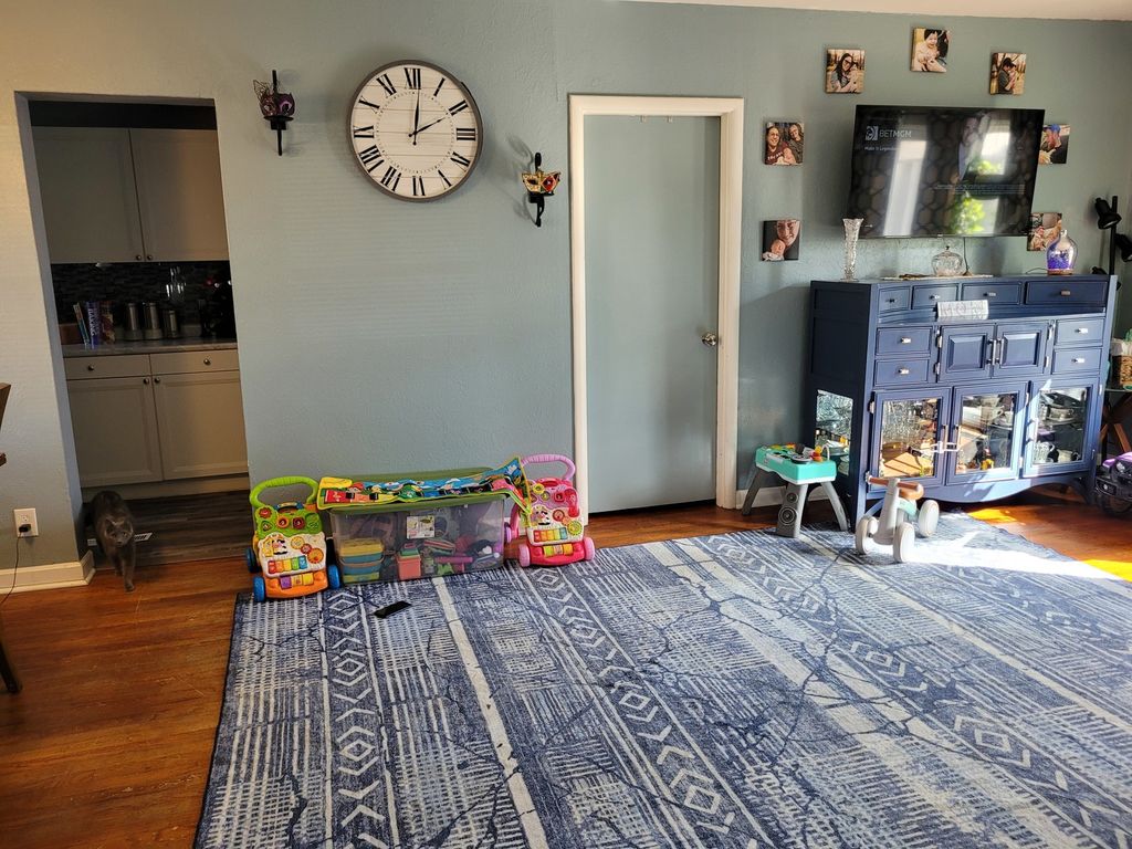 Image 12 of property listing at 921 Airport Road, Mt Vernon, IL 62864