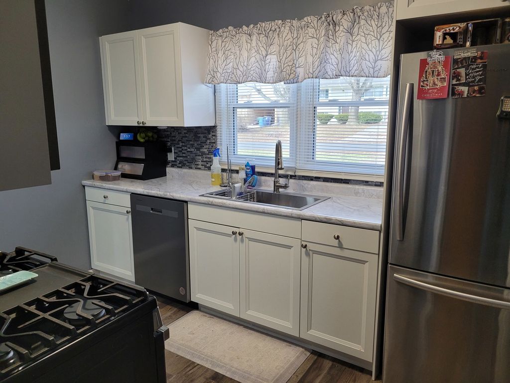 Image 17 of property listing at 921 Airport Road, Mt Vernon, IL 62864