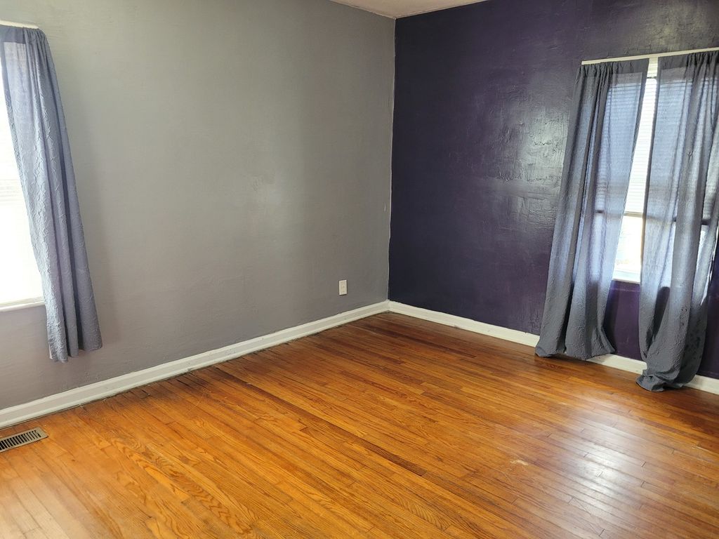 Image 20 of property listing at 921 Airport Road, Mt Vernon, IL 62864