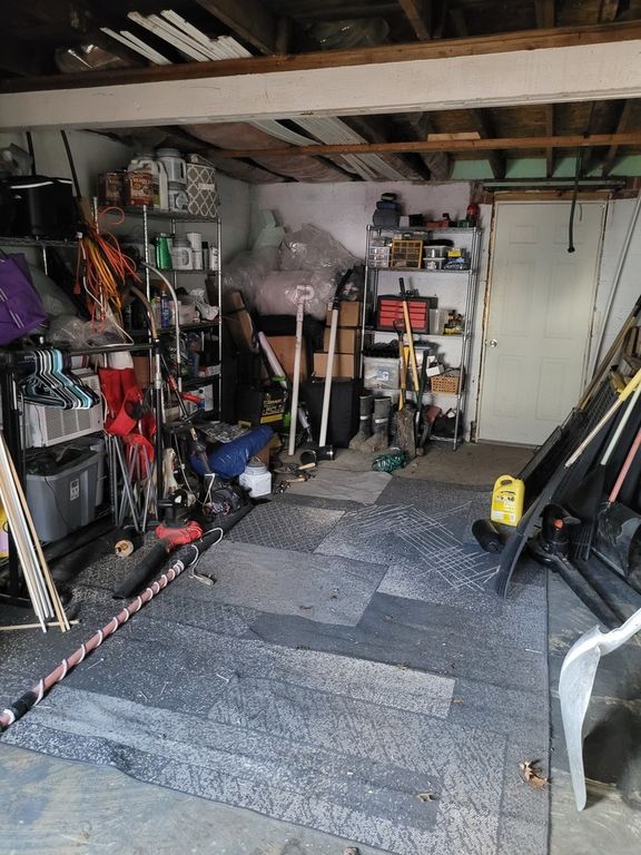 Image 26 of property listing at 921 Airport Road, Mt Vernon, IL 62864