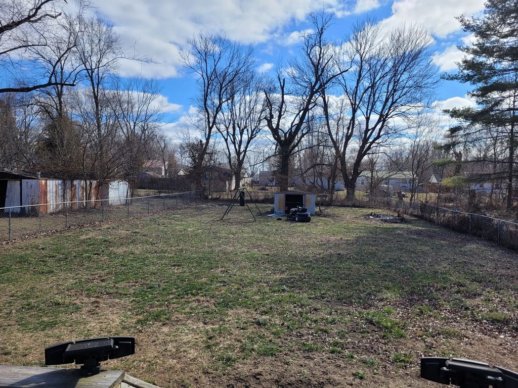 Image 7 of property listing at 921 Airport Road, Mt Vernon, IL 62864