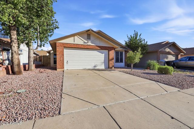 8734 W MEADOW Drive, Peoria, AZ 85382