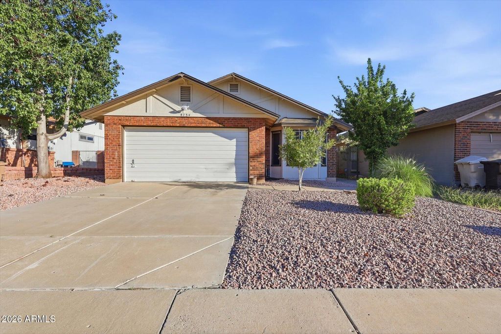 8734 W MEADOW Drive, Peoria, AZ 85382