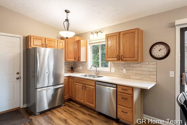 2304 Brookfarm Court SE, Grand Rapids, MI 49508