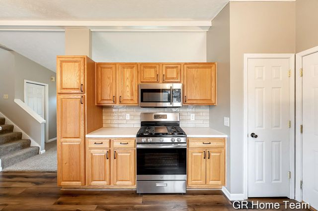 2304 Brookfarm Court SE, Grand Rapids, MI 49508