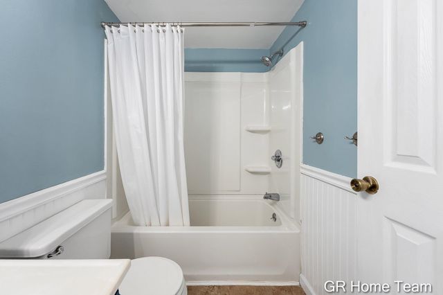 2304 Brookfarm Court SE, Grand Rapids, MI 49508