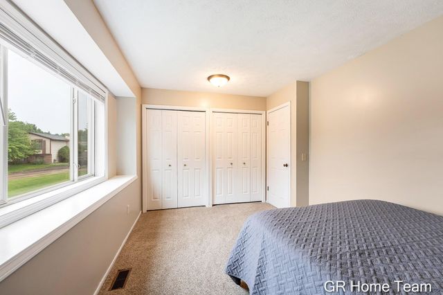 2304 Brookfarm Court SE, Grand Rapids, MI 49508