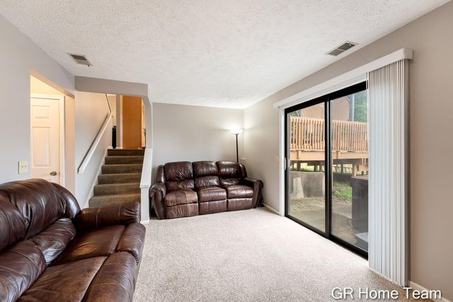 2304 Brookfarm Court SE, Grand Rapids, MI 49508