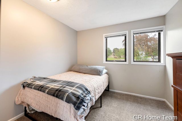 2304 Brookfarm Court SE, Grand Rapids, MI 49508