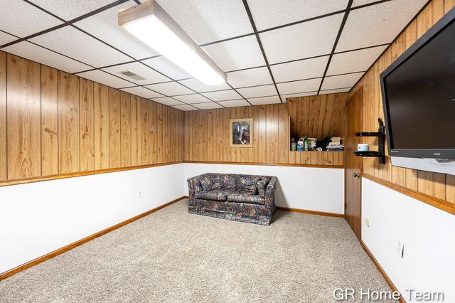 2304 Brookfarm Court SE, Grand Rapids, MI 49508