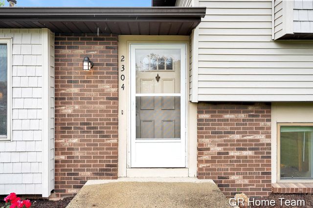 2304 Brookfarm Court SE, Grand Rapids, MI 49508