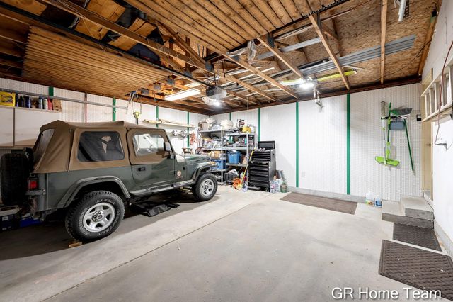2304 Brookfarm Court SE, Grand Rapids, MI 49508