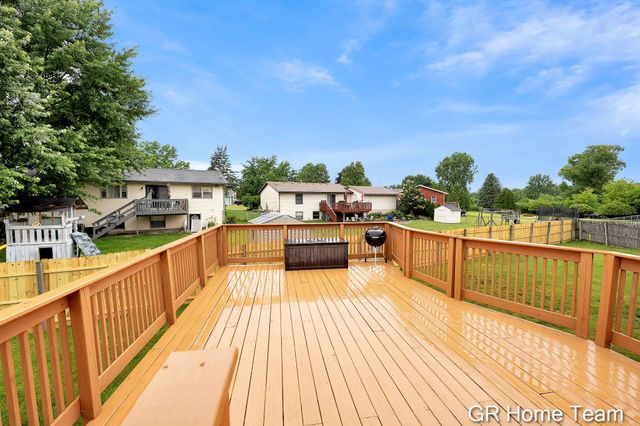 2304 Brookfarm Court SE, Grand Rapids, MI 49508