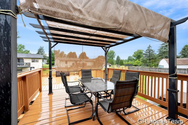 2304 Brookfarm Court SE, Grand Rapids, MI 49508