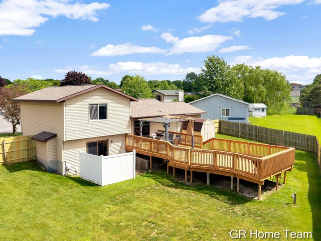2304 Brookfarm Court SE, Grand Rapids, MI 49508