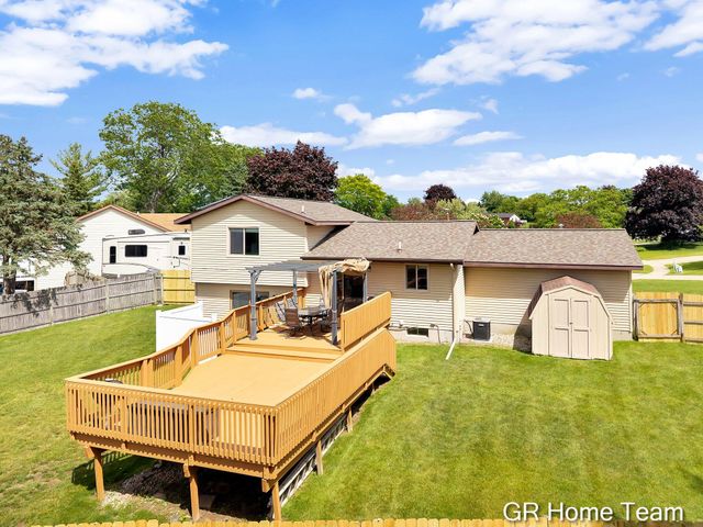 2304 Brookfarm Court SE, Grand Rapids, MI 49508