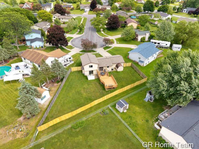 2304 Brookfarm Court SE, Grand Rapids, MI 49508