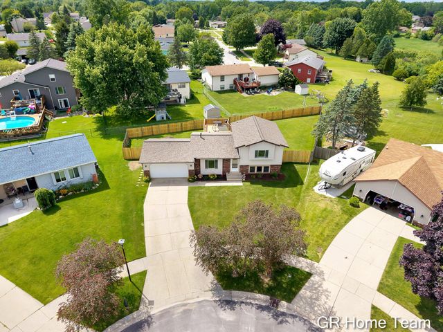 2304 Brookfarm Court SE, Grand Rapids, MI 49508