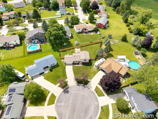 2304 Brookfarm Court SE, Grand Rapids, MI 49508