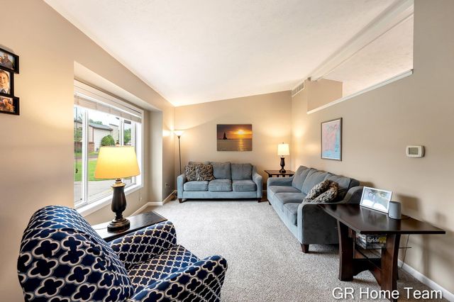2304 Brookfarm Court SE, Grand Rapids, MI 49508