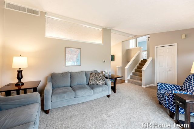2304 Brookfarm Court SE, Grand Rapids, MI 49508