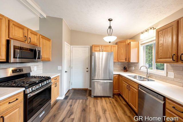 2304 Brookfarm Court SE, Grand Rapids, MI 49508
