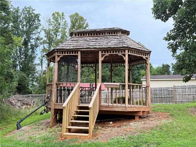 1824 Brittany Trail, Pleasant Garden, NC 27313