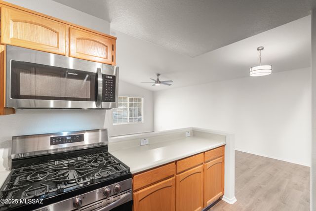 2125 N Jacamar Lane, Tucson, AZ 85745