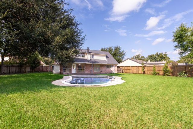 3911 Thistlewood Drive, Pasadena, TX 77504