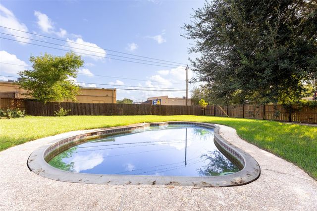 3911 Thistlewood Drive, Pasadena, TX 77504