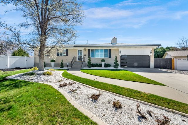 2140 E NYE CIR, Cottonwood Heights, UT 84121