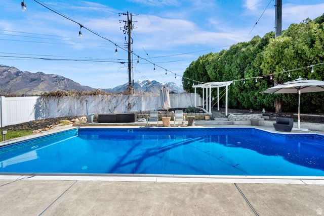 2140 E NYE CIR, Cottonwood Heights, UT 84121