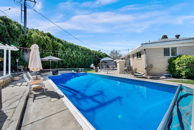 2140 E NYE CIR, Cottonwood Heights, UT 84121