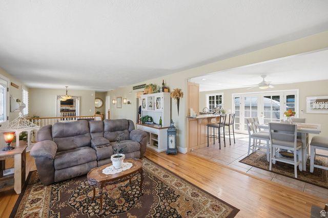 2140 E NYE CIR, Cottonwood Heights, UT 84121