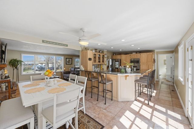 2140 E NYE CIR, Cottonwood Heights, UT 84121