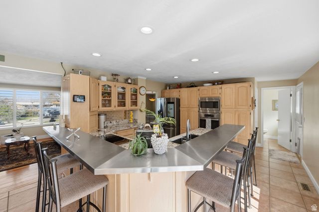 2140 E NYE CIR, Cottonwood Heights, UT 84121