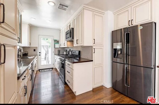 5805 Bucknell Avenue, Los Angeles, CA 91607