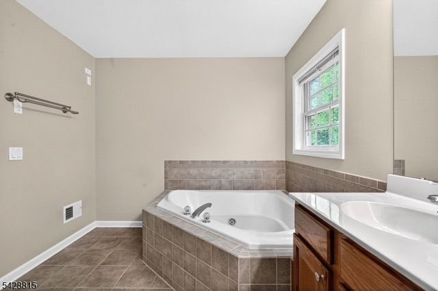 56 Glattly Dr, Denville Twp., NJ 07834