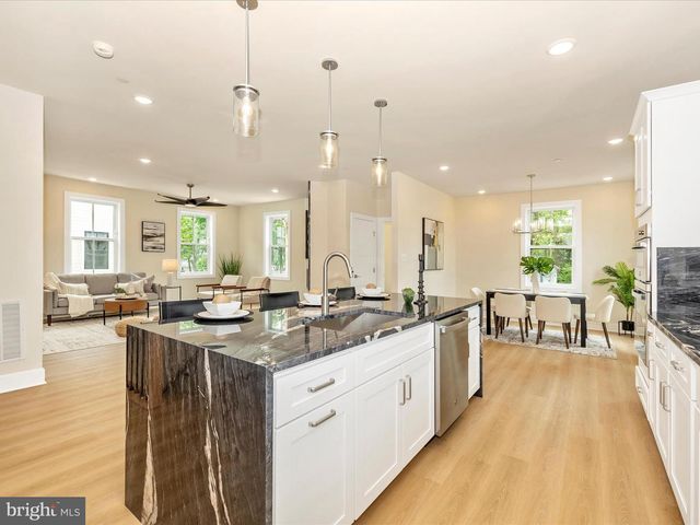 420 CHAPEL ALY, Frederick, MD 21701