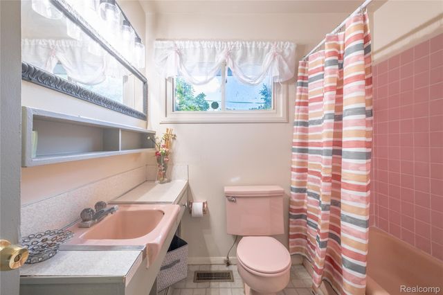 1814 Carmanbrook Parkway, Flint, MI 48507