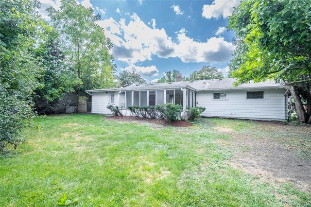 1814 Carmanbrook Parkway, Flint, MI 48507