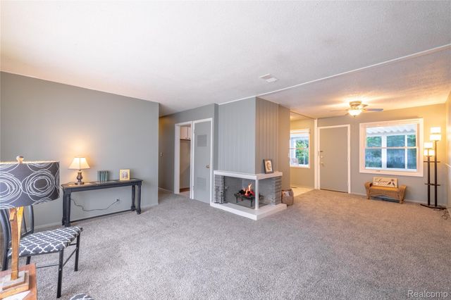 1814 Carmanbrook Parkway, Flint, MI 48507