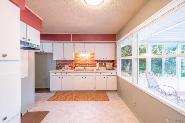 1814 Carmanbrook Parkway, Flint, MI 48507