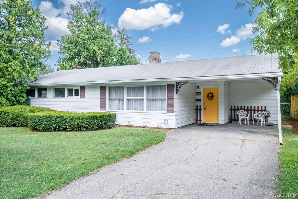 1814 Carmanbrook Parkway, Flint, MI 48507