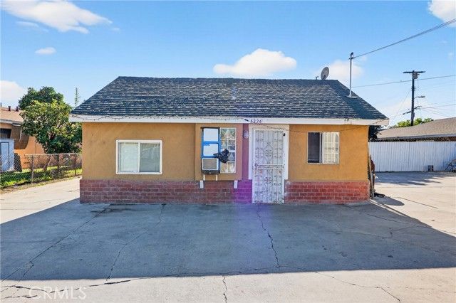 5224 Clara St, Cudahy, CA 90201