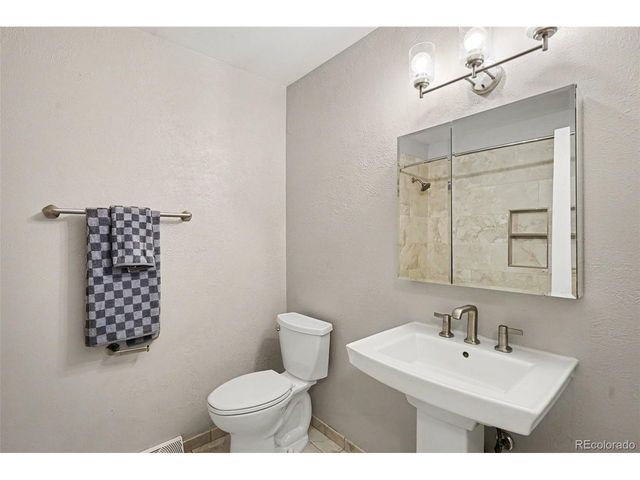 775 S Glencoe St, Denver, CO 80246