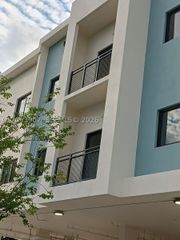 29 Palmetto Drive 5, Miami Springs, FL 33166