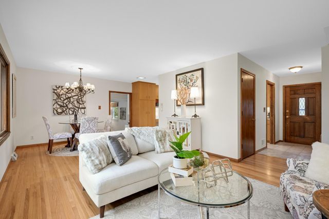 5703 Oakview Lane, Minnetonka, MN 55345