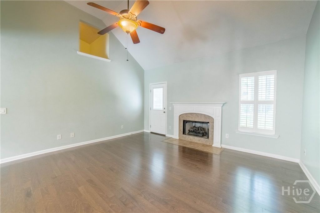 Image 10 of property listing at 326 Bristol Way, Richmond Hill, GA 31324