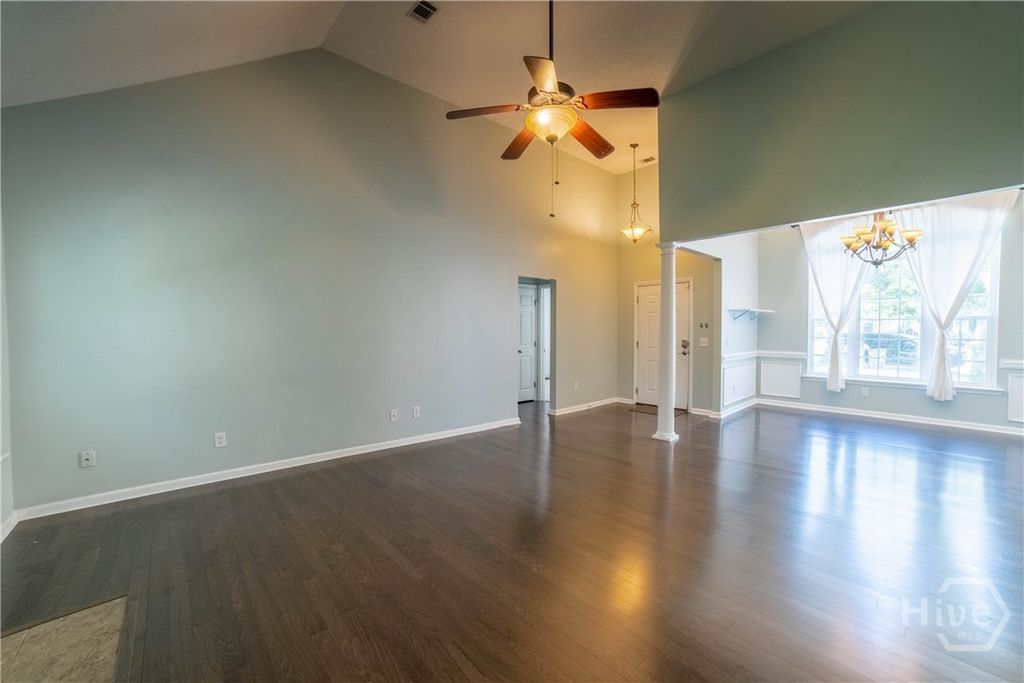 Image 11 of property listing at 326 Bristol Way, Richmond Hill, GA 31324